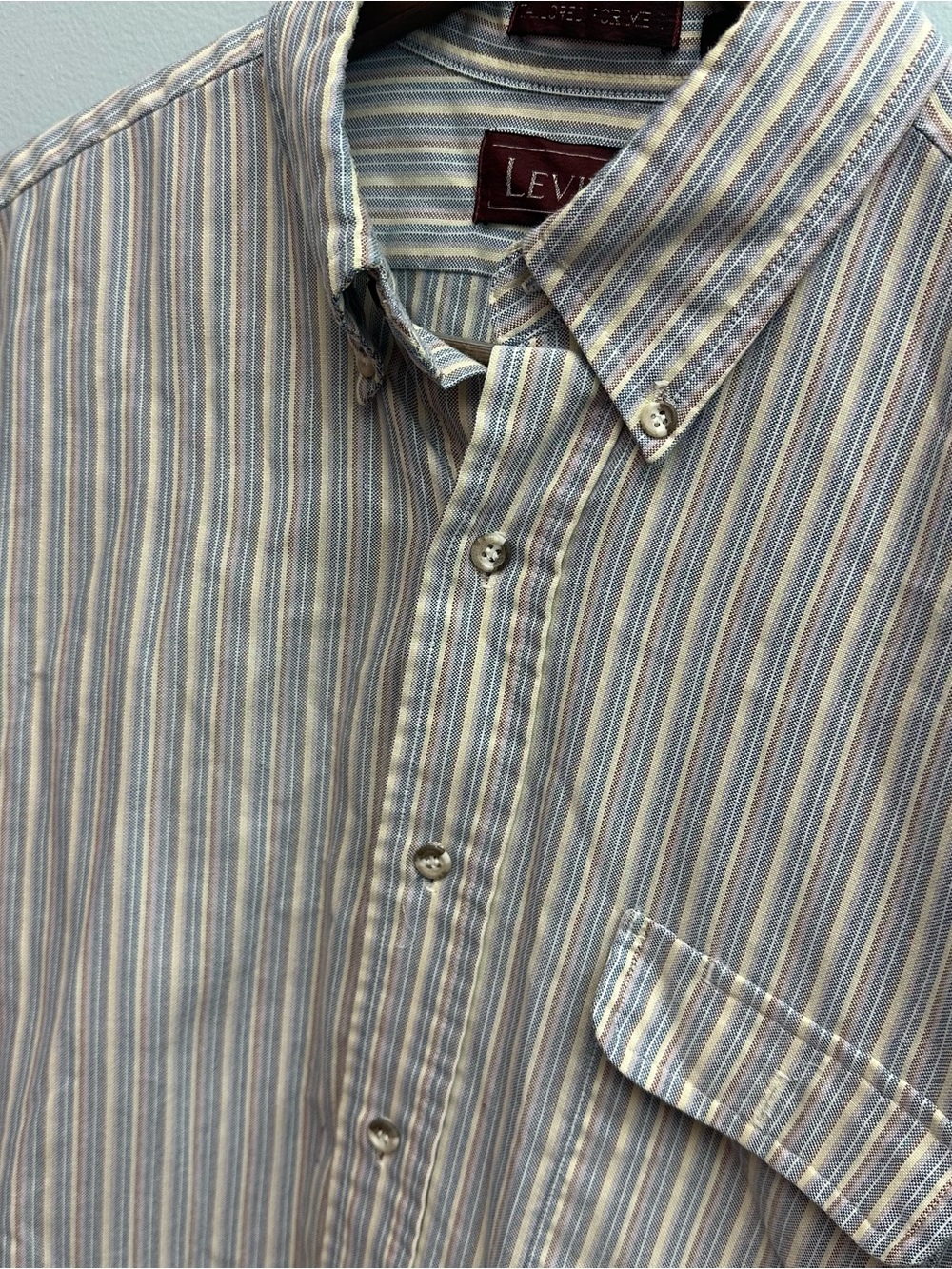Vintage Levi’s Tailored For Men Short Sleeve Button Down Medium Blue Red Stripe